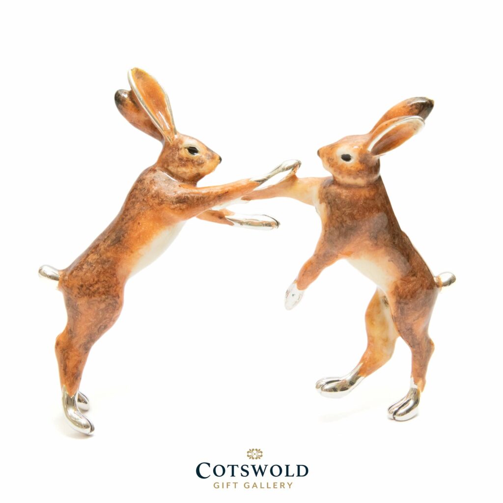 ©2025 Cotswold Gift Gallery Saturno Silver Boxing Hares 01 1024x1024